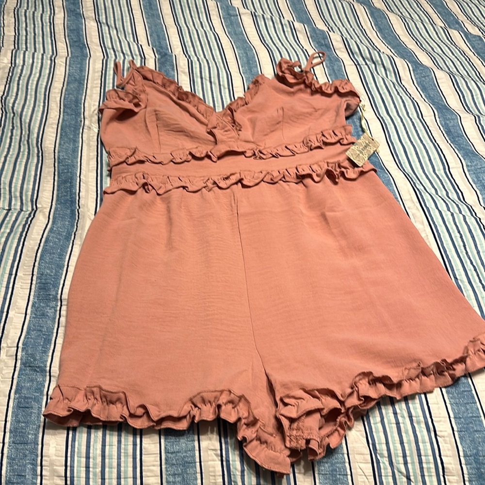 NWT Iris pink one piece zip up back closure ruffled romper Size Medium.